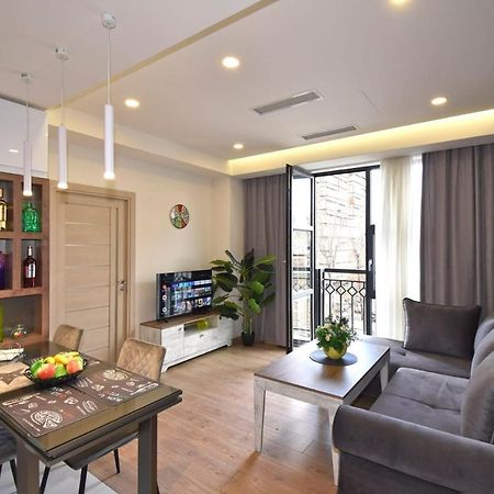 Home4You City Center Apartments 耶烈万 外观 照片