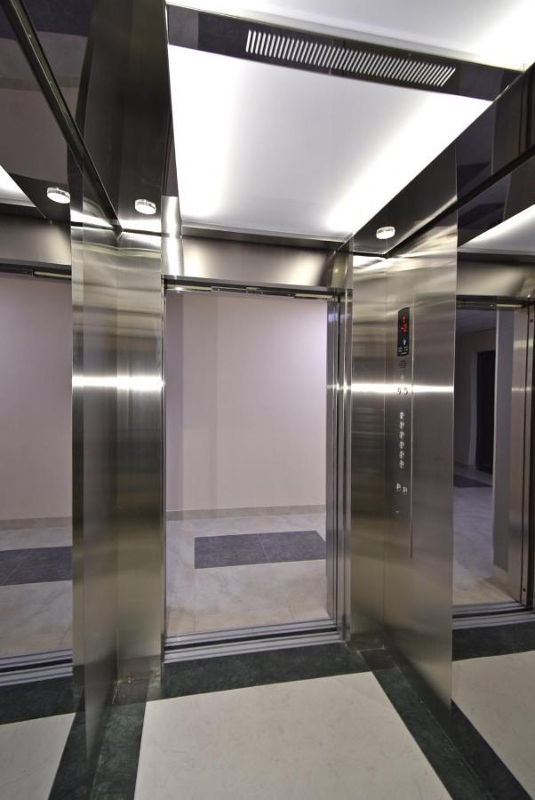 Home4You City Center Apartments 耶烈万 外观 照片