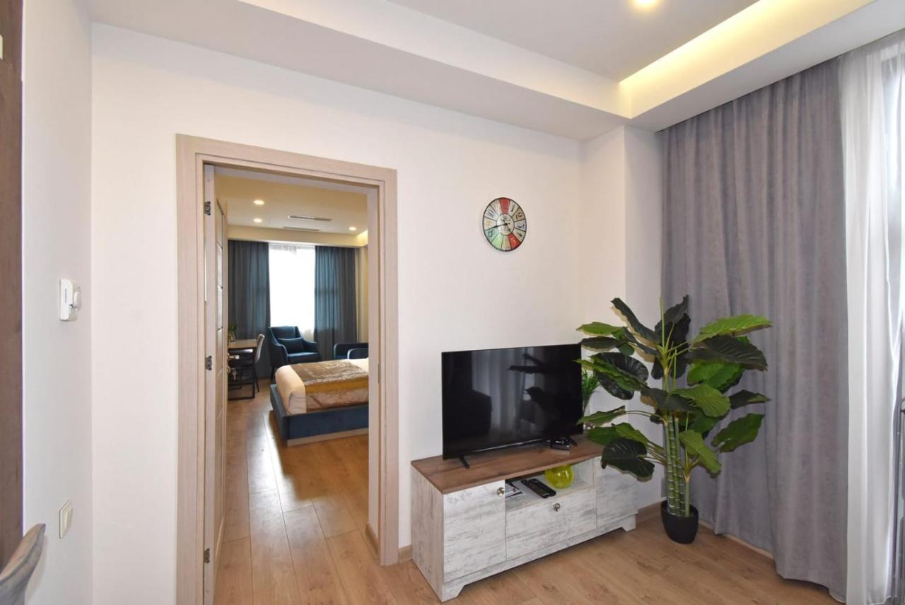 Home4You City Center Apartments 耶烈万 外观 照片