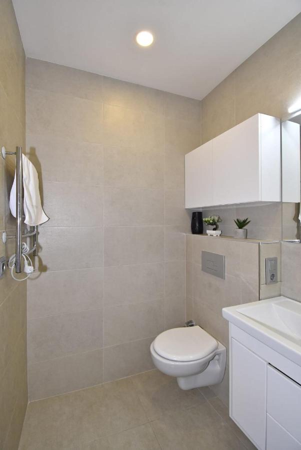 Home4You City Center Apartments 耶烈万 外观 照片