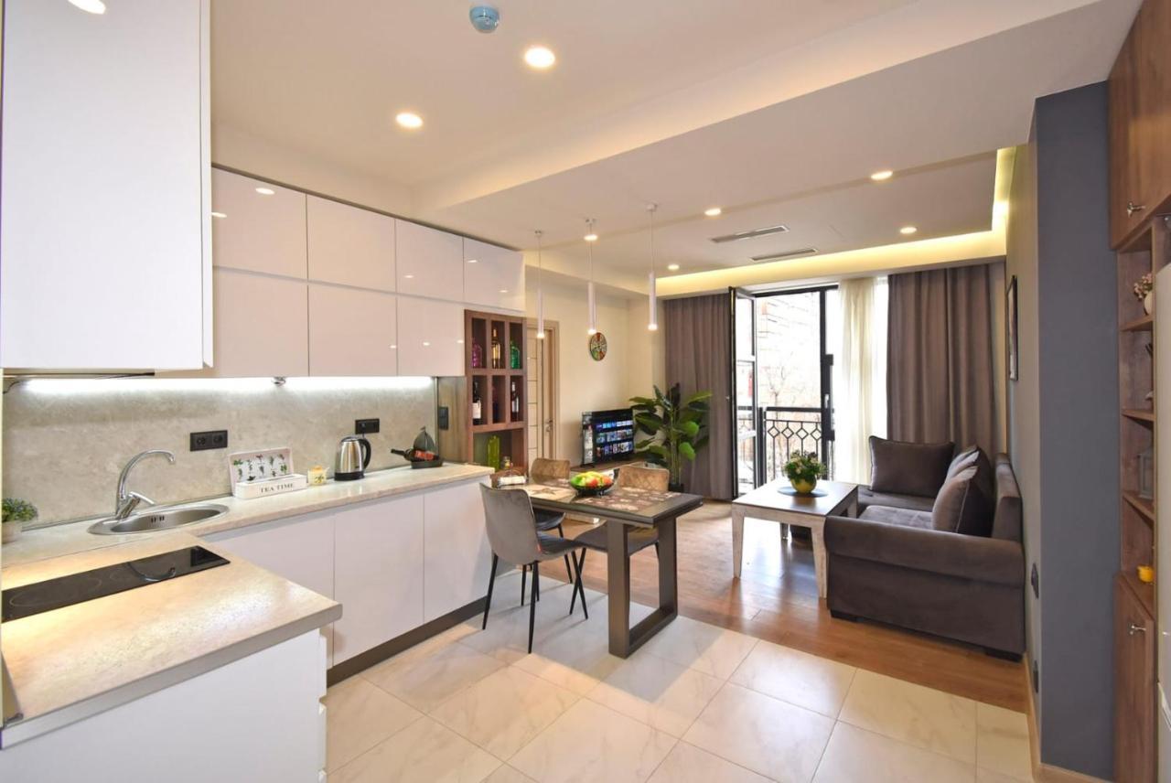 Home4You City Center Apartments 耶烈万 外观 照片