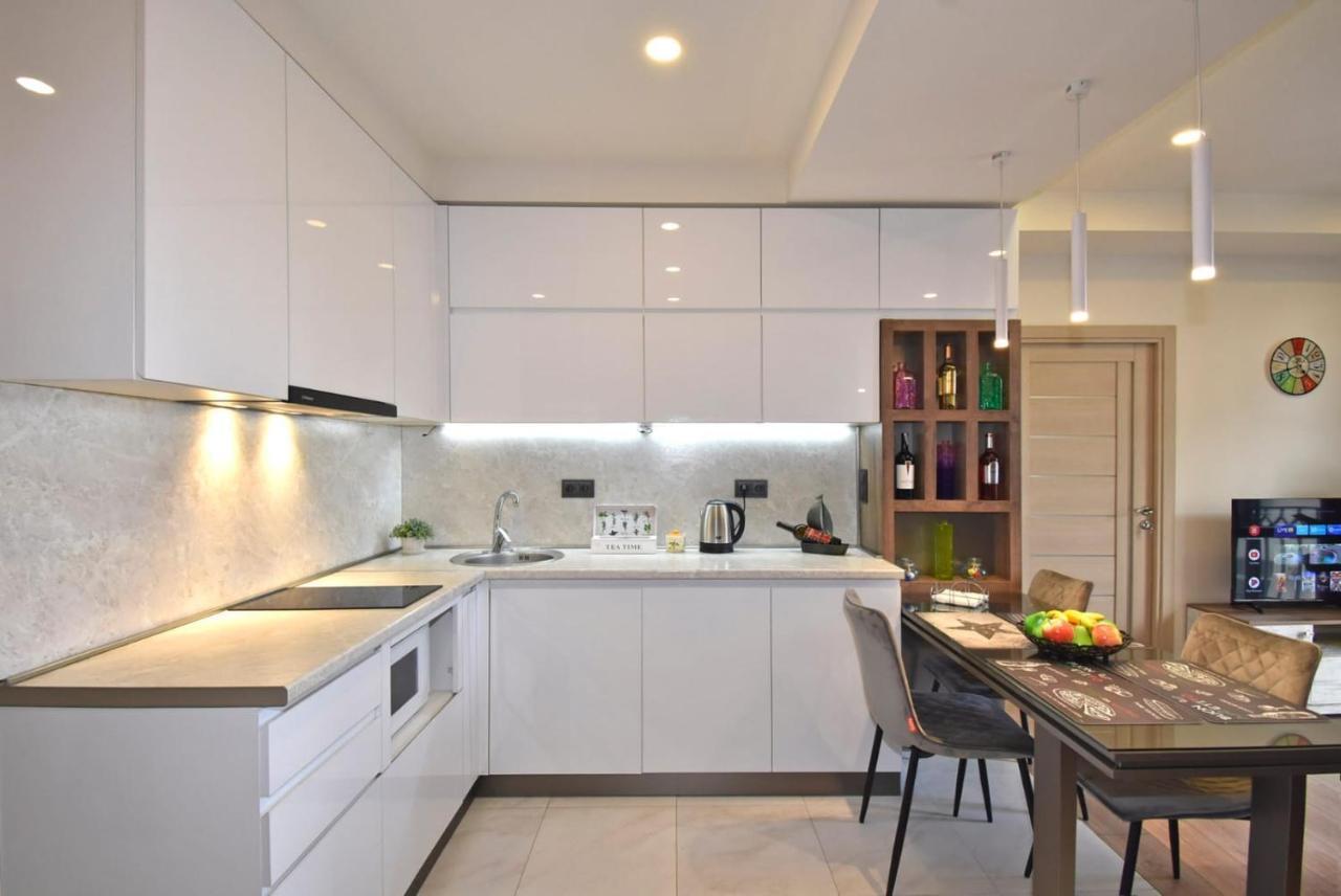 Home4You City Center Apartments 耶烈万 外观 照片