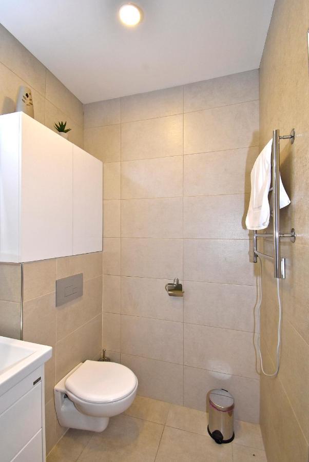 Home4You City Center Apartments 耶烈万 外观 照片