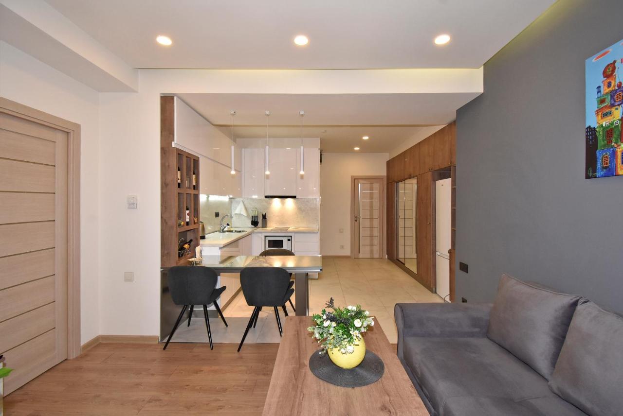 Home4You City Center Apartments 耶烈万 外观 照片