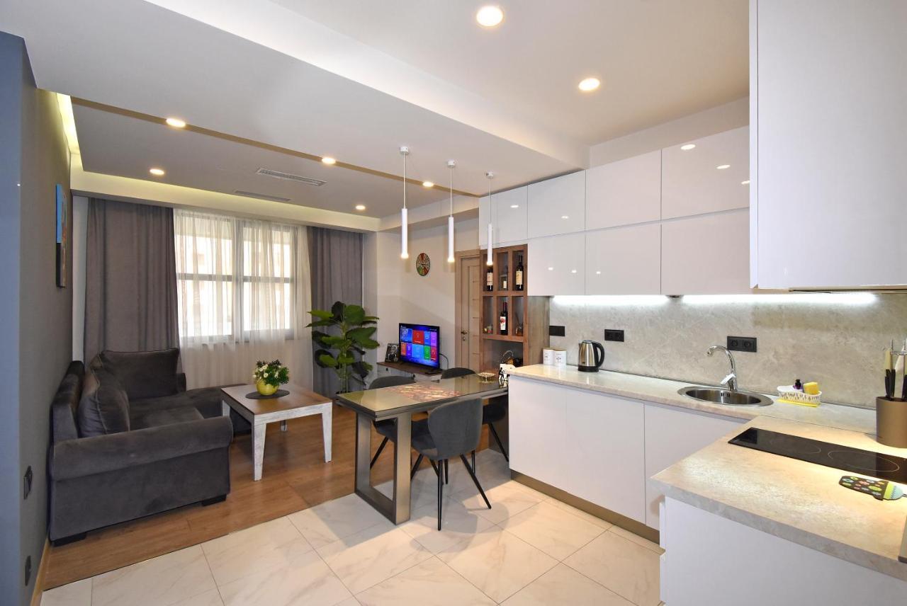 Home4You City Center Apartments 耶烈万 外观 照片