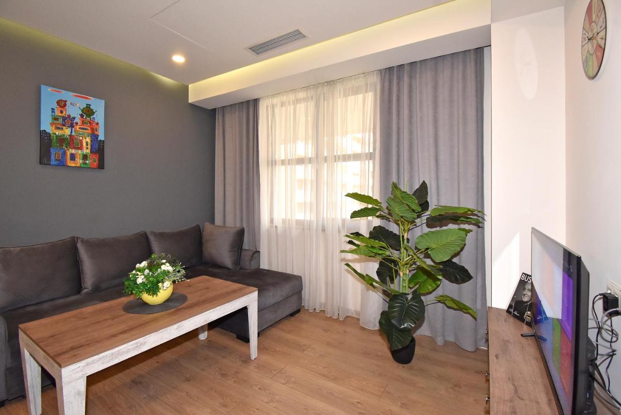 Home4You City Center Apartments 耶烈万 外观 照片