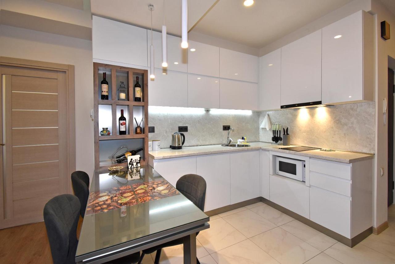 Home4You City Center Apartments 耶烈万 外观 照片