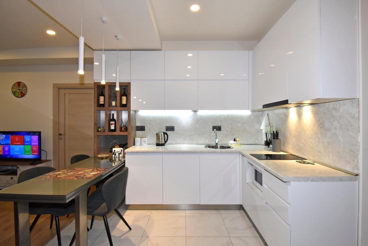 Home4You City Center Apartments 耶烈万 外观 照片
